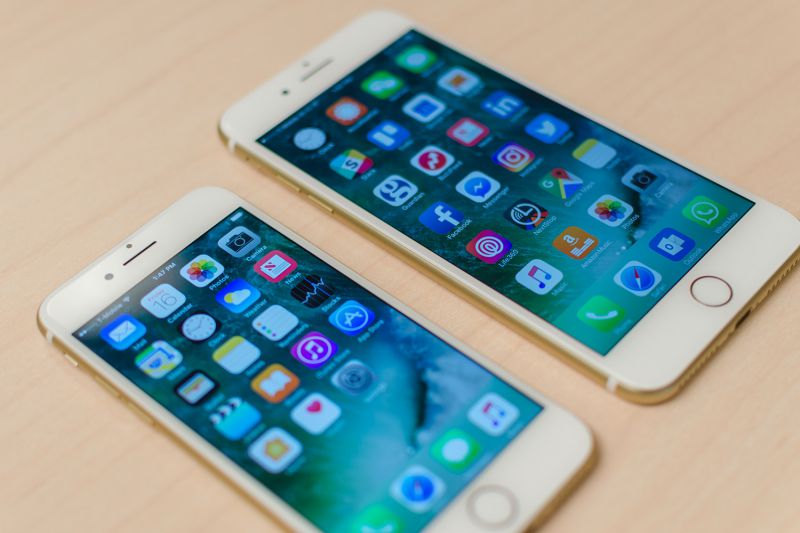 5-pros-and-cons-of-buying-an-iphone